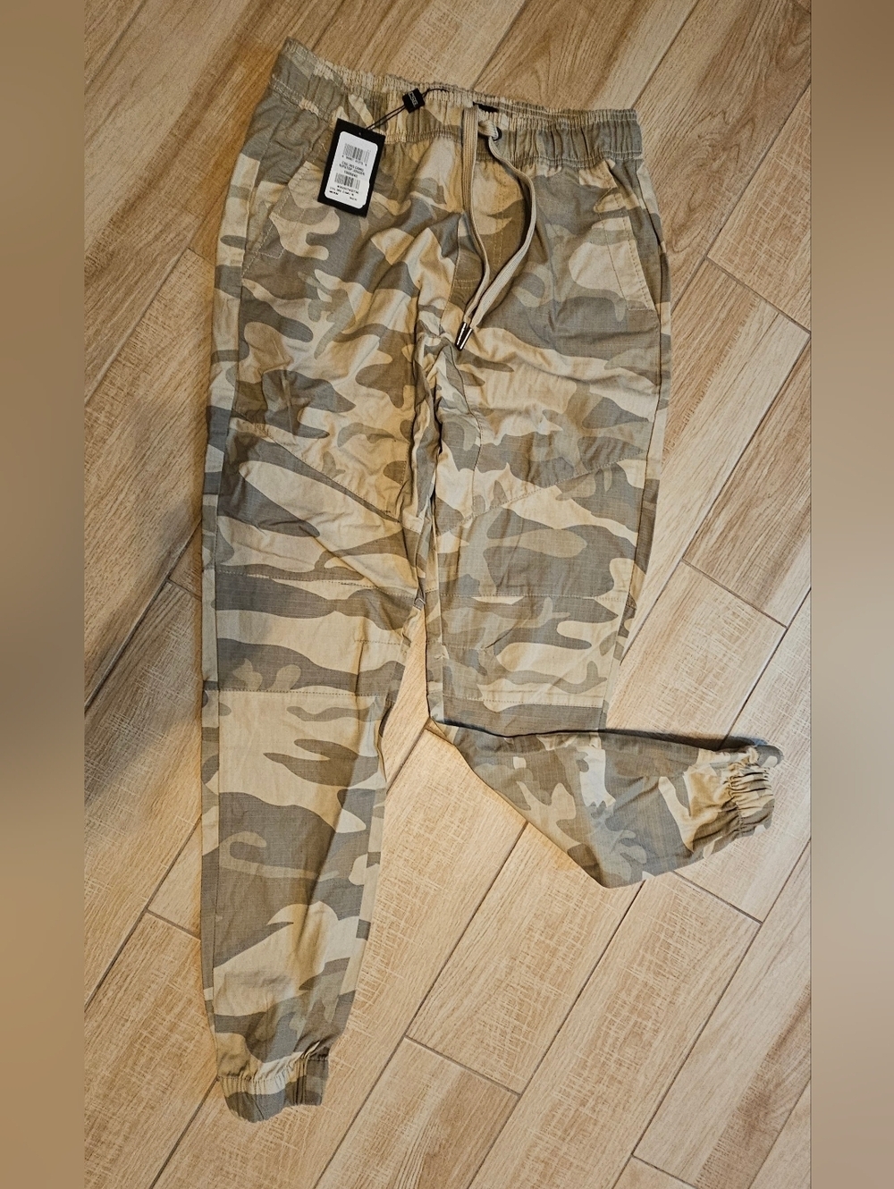 CSG Champs Sports Mens Ripstop Joggers Desert Camo Pants Medium NWT